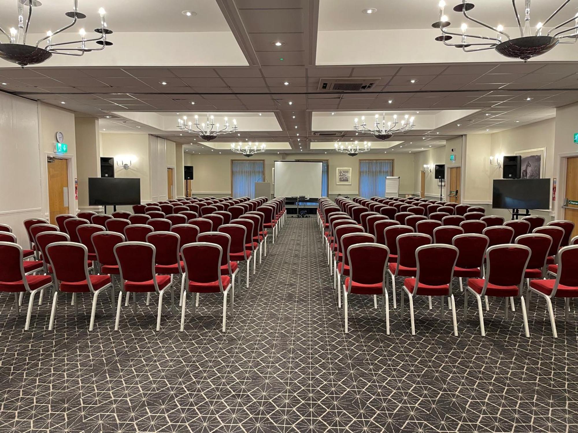 Delta Hotels By Marriott Milton Keynes Exterior foto