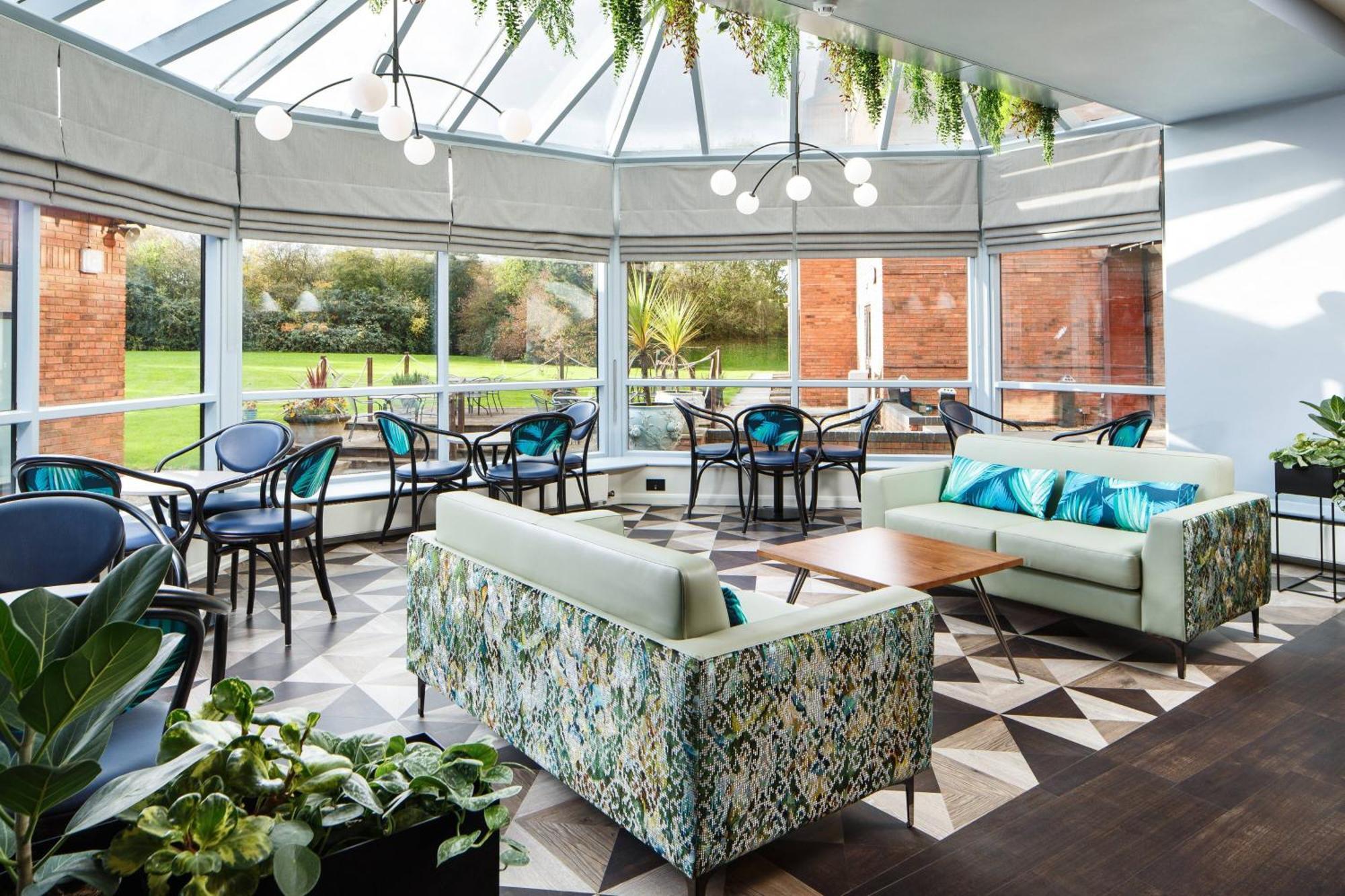 Delta Hotels By Marriott Milton Keynes Exterior foto