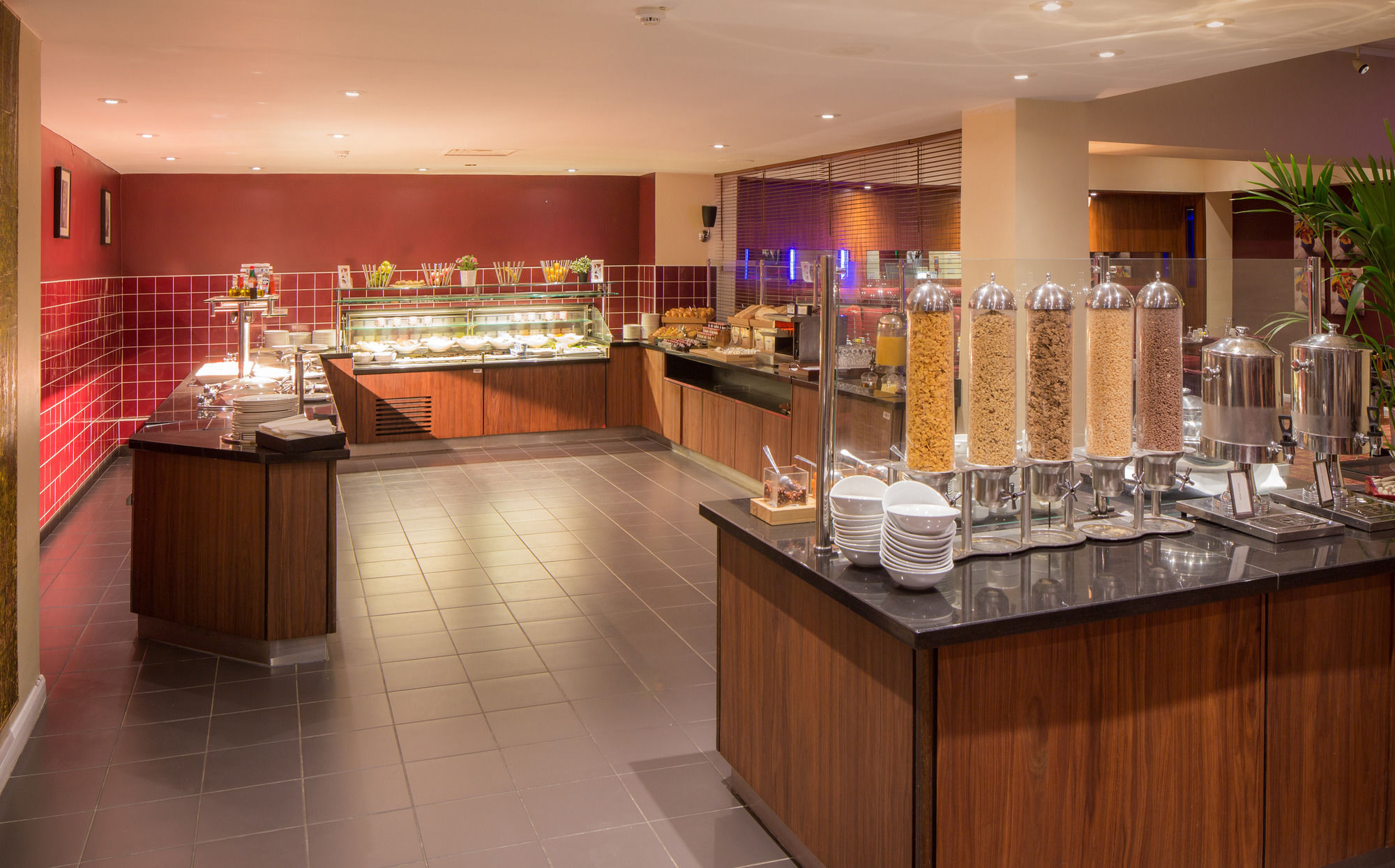 Delta Hotels By Marriott Milton Keynes Exterior foto