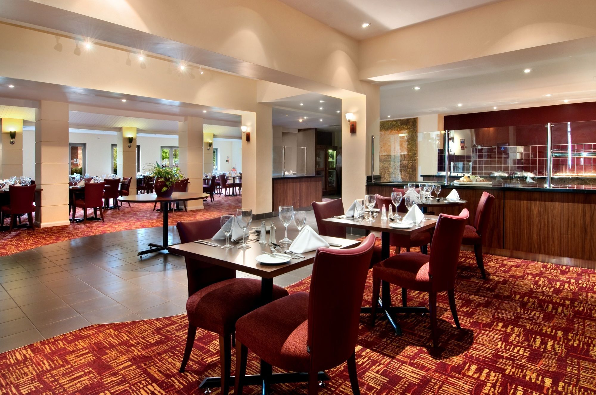 Delta Hotels By Marriott Milton Keynes Exterior foto
